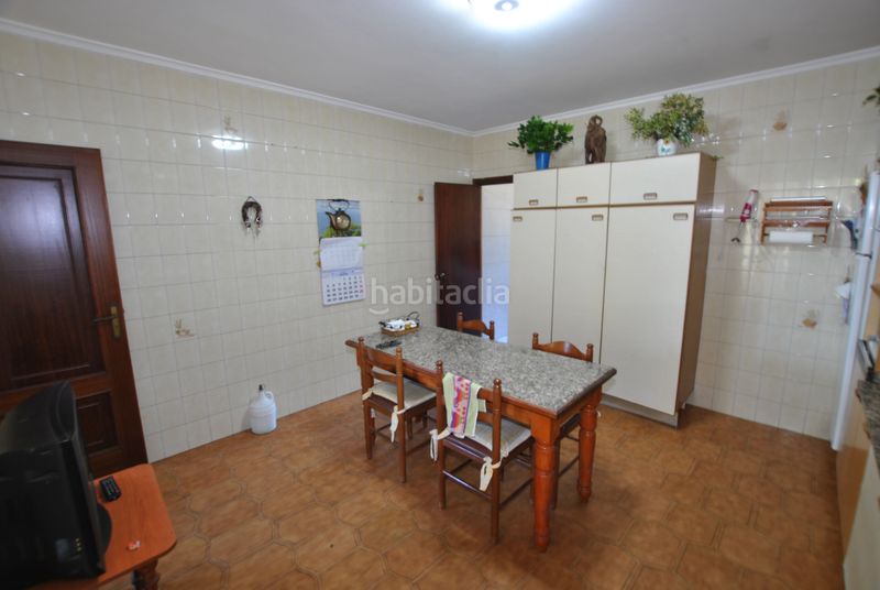 Foto f344270a-8f7a-4b6c-b325-0a34d39af00b. Casa  con finca en Darbo en Darbo Cangas