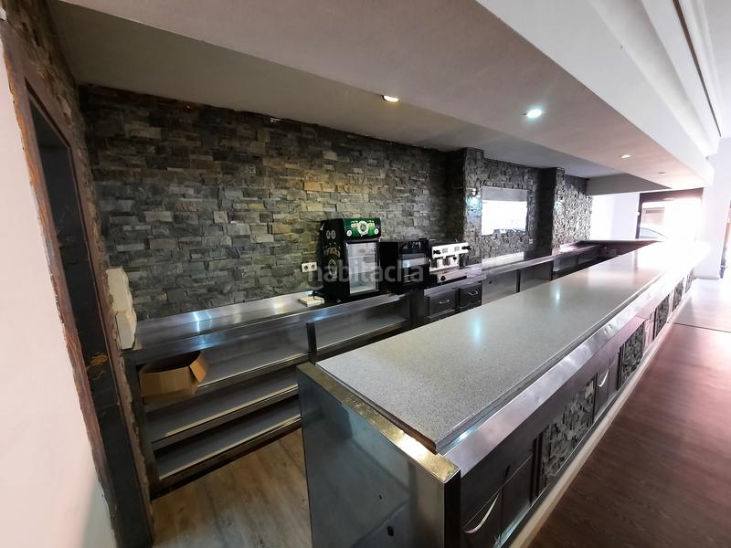 Foto 80fd02ff-0b26-4d70-a726-c0b211ac7972. Alquiler local comercial en rúa menéndez pelayo 28 con licencia de cafeteria en Vigo