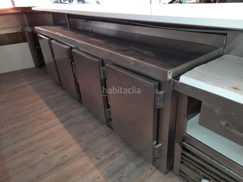 Foto f50ddafc-4e1f-437b-94eb-8fb4cf724c49. Alquiler local comercial en rúa menéndez pelayo 28 con licencia de cafeteria en Vigo