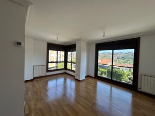 Alquiler Piso  Rúa ernesto lecuona. Ideal para familia con niños