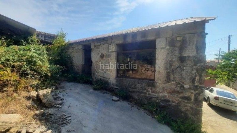 Foto 25f7fb09-d7a4-45a7-879b-6a4e08aca909. Casa aparellada a Covelo (O)