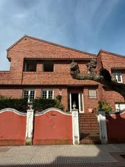 Xalet a Calle bernardo álvarez galán 46. Casa en el centro de salinas