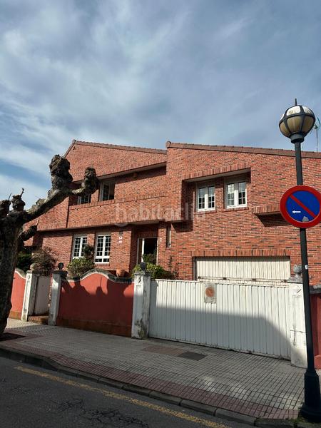 Foto 17a98024-d3ff-4422-a098-b0c24295cf13. Chalet in calle bernardo álvarez galán 46 in Salinas Castrillón