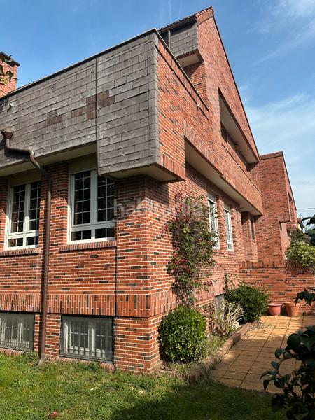 Foto 87605e6f-566f-4884-853c-a40c981a49e2. Chalet in calle bernardo álvarez galán 46 in Salinas Castrillón