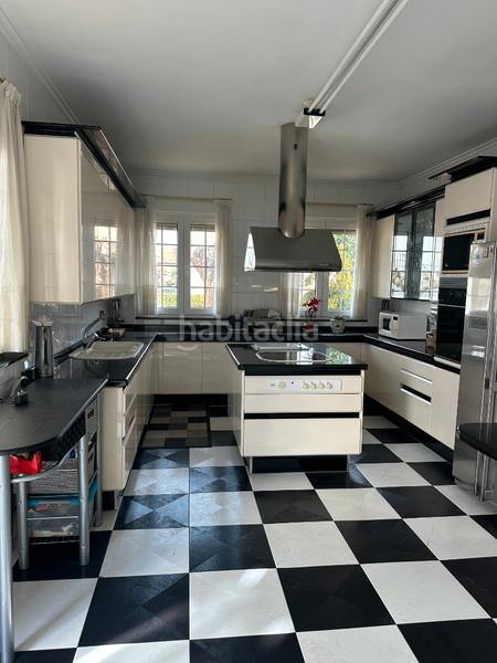 Foto a1f272f8-0e90-4f25-9bc1-9b53d5a56931. Chalet in calle bernardo álvarez galán 46 in Salinas Castrillón