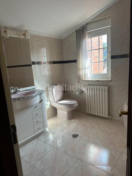 Foto a6748b6d-9bc8-40e2-9c0e-ab8c6862a020. Chalet in calle bernardo álvarez galán 46 in Salinas Castrillón