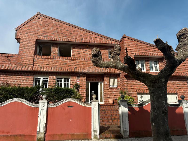 Foto b2de7628-c421-4a3a-8cba-49929fd1b993. Chalet in calle bernardo álvarez galán 46 in Salinas Castrillón