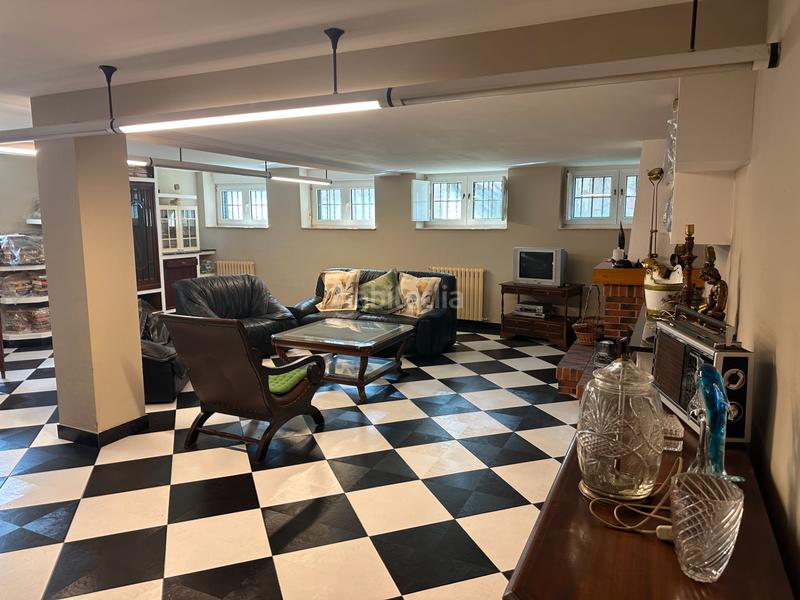 Foto e5c2162a-8a1f-44ae-9d8d-4bb4d1cb6114. Chalet in calle bernardo álvarez galán 46 in Salinas Castrillón