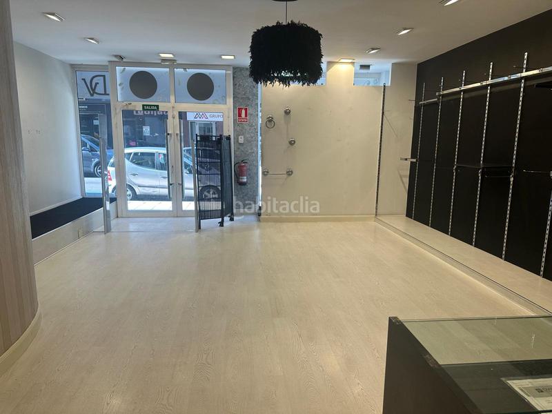 Foto 597735f2-dcd6-4598-8bc9-3630b65d5cc3. Location local commercial dans calle marqués de teverga 5 dans Oviedo