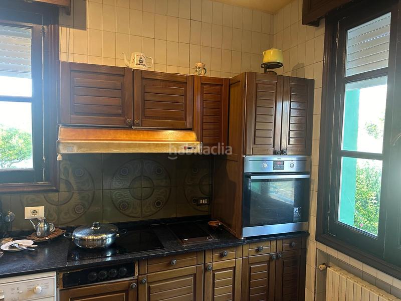 Foto ec2c46d2-266d-43f9-88b0-f8912b978a27. Casa amb xemeneia calefacció aparcament piscina a Castrillón