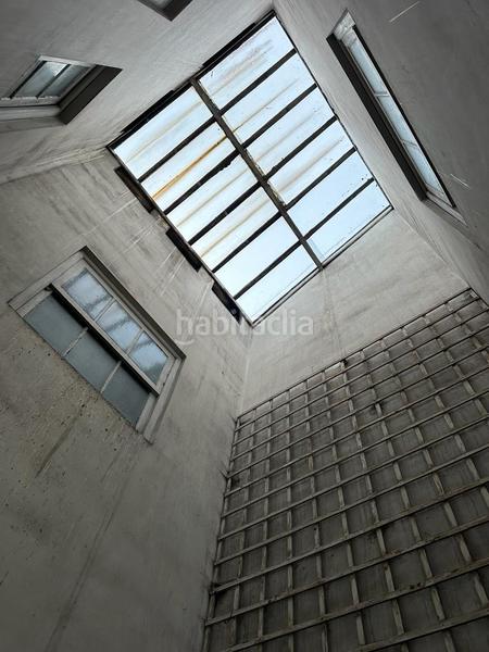 Foto f4adcd4e-242b-4fe7-a2cd-1ea5fa4346a7. Edifici a Centro Avilés
