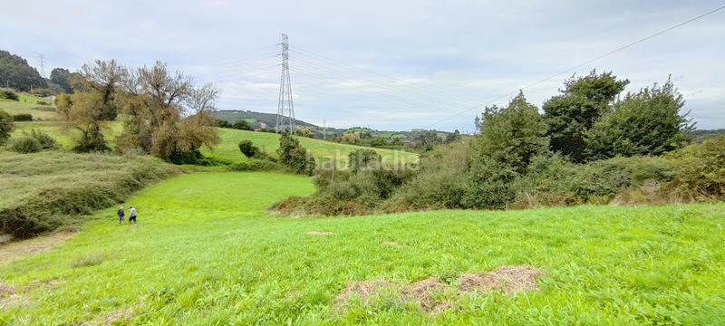 Foto c47b1919-66f3-40e1-922e-a1087176cef5. Terreno residencial finca al lado de gijon, con autobus delante en Gijón