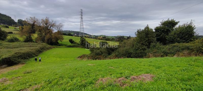 Foto d8660b34-9ab3-47c9-abb8-ae42f04fe079. Terreno residencial finca al lado de gijon, con autobus delante en Gijón