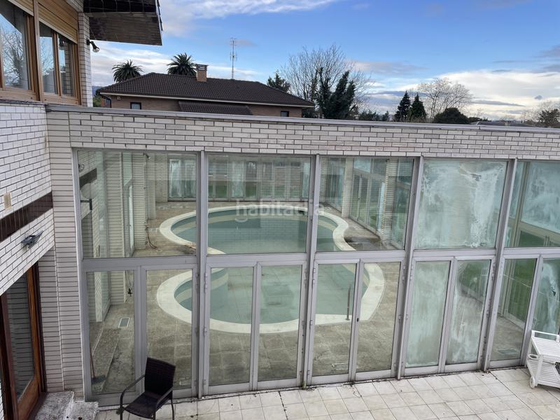 Foto 2f249362-09bf-4775-8d4a-d99d42c9f545. Casa amb calefacció aparcament piscina a Somió Gijón