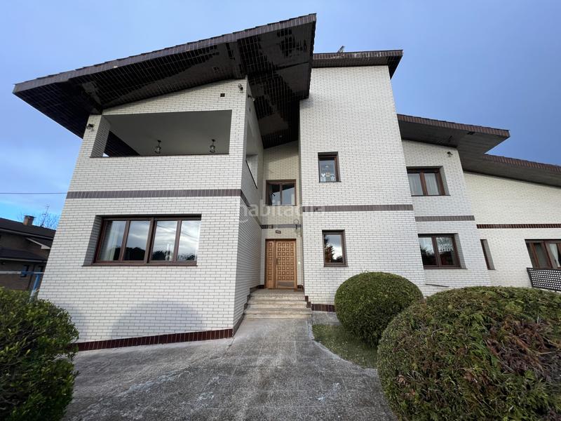 Foto d2e322d0-4ac1-46c4-8a7f-1d414e79a060. Casa amb calefacció aparcament piscina a Somió Gijón