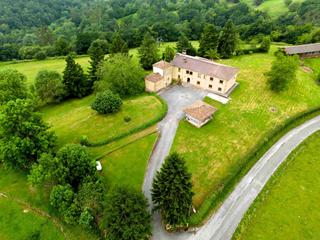 Haus en Piloa. Venta casona de lujo con finca rstica en so felguerapiloa sn