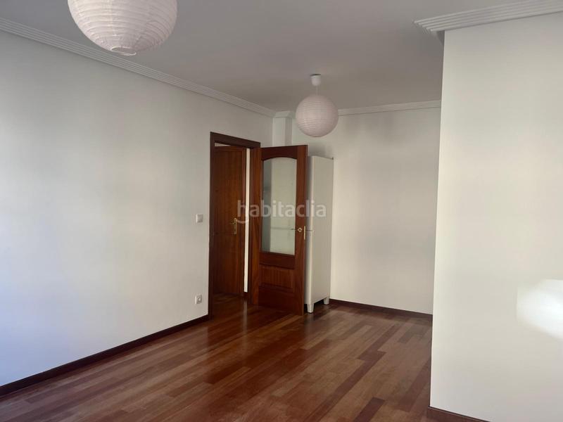 Foto 799e3732-c234-429c-93f8-71faf01e936c. Rent flat with heating parking pool in Roces Gijón