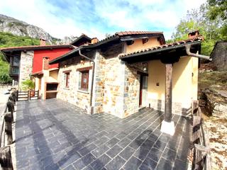 Casa aparellada  Caso - caleao. Chalet en caleao con vistas