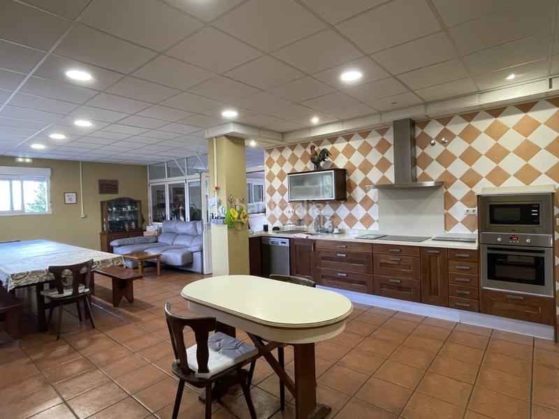 Foto f5756b6a-728c-41cd-a9d9-3550b89aebba. Casa con riscaldamento parcheggio in Parroquias Sur - La Manjoya Oviedo