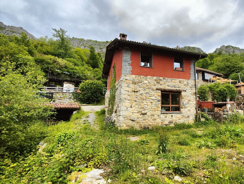 Foto 5d5094fc-b6a5-4add-8983-a8619f0cd590. Casa amb calefacció a Caso