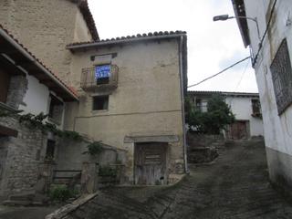 Casa a Sigüés. Assoveral sigüés. comarca de la jacetania. gran casa. económica.