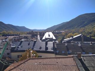 Maison à Biescas. Biescas. casa independiente. 2 pisos en 2 escrituras diferentes.