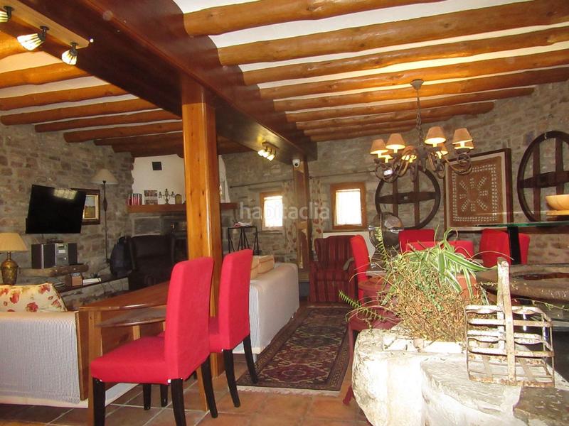 Foto b6132988-7c61-431d-a0c9-b25da7da6434. Casa sorripas. a 9 km y a 5 km de sabiñánigo. casa independiente. rehabilitada. bien conservada. jardín. 3 salones. 2 cocina en Biescas