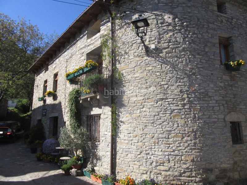 Foto b92b7442-0841-421a-9132-1d2ccb426594. Casa sorripas. a 9 km y a 5 km de sabiñánigo. casa independiente. rehabilitada. bien conservada. jardín. 3 salones. 2 cocina en Biescas