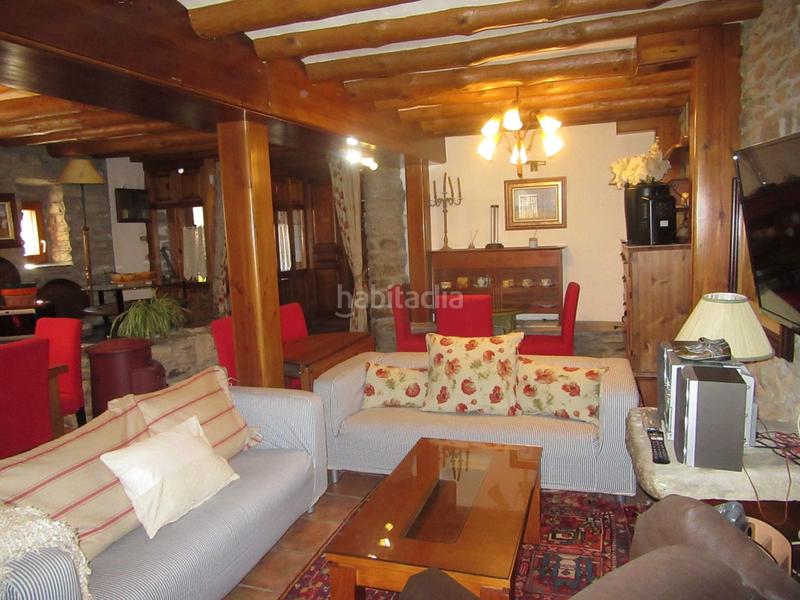 Foto d967a357-9184-44cf-824c-a34df7ee3214. Casa sorripas. a 9 km y a 5 km de sabiñánigo. casa independiente. rehabilitada. bien conservada. jardín. 3 salones. 2 cocina en Biescas