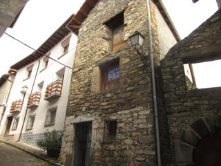 Casa en Mayor 6. Se vende bonita borda urbana para rehabilitar en el precioso pue