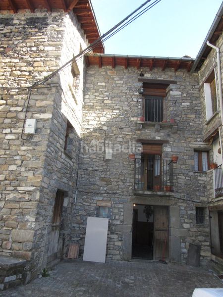 Foto a392c631-cbd2-4d90-99d9-a5a24af8eda2. Casa a plaza mayor 7 a Aragüés del Puerto