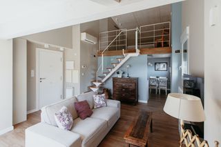 Rent Penthouse in San Lorenzo. Ático de una habitación el centro de alquiler.
