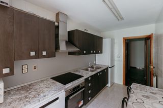 Rent Flat  Calle tenerías 8. Piso de alquiler sin muebles de 4 habitaciones.