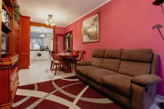 Pis a Santo Domingo y San Martín. Piso de vpo en venta de 3 habitaciones.