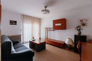 Appartamento in Calle de josé maría lacasa 10. Piso de 2 dormitorios con terraza, garaje y trasteros en huesca
