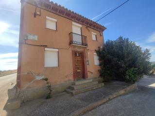 Casa en Calle nueva 5. Casa con corral para reforma integral en salillas