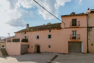 Casa en Calle de los pirineos 1. Casa en arguis con terraza y dos garajes