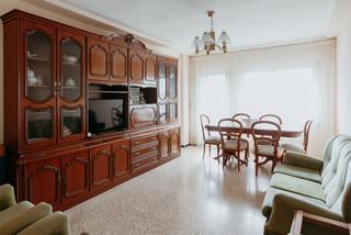 Piso en Calle gibraltar 30. Piso en venta de 3 dormitorios con garaje y trastero