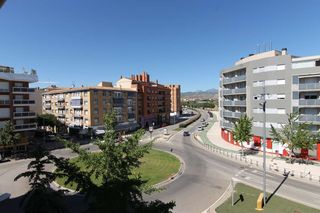 Alquiler Piso en Avenida de los monegros 24. Alquiler de piso de 3 habitaciones solo julio y agosto con gasto