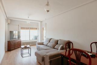 Pis a Tardienta. Piso en tardienta de 4 habitaciones en muy buen estado.