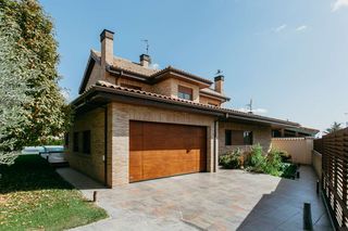 Haus  Cr lierta. Casa independiente en banastás