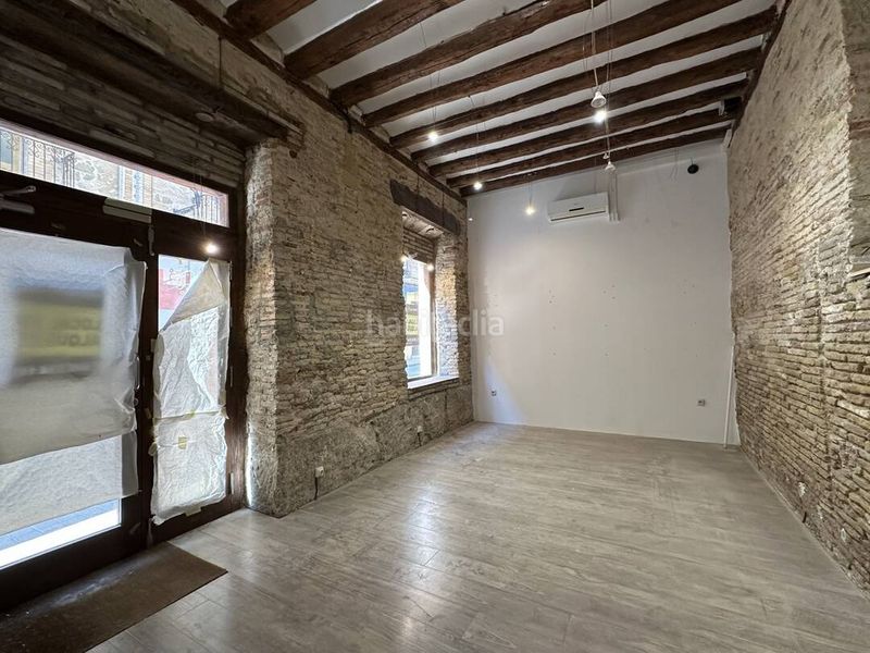 Foto 4ab6587a-366b-42b0-8b05-3f8bd3772442. Lloguer local comercial a calle cuatro reyes 5 a Huesca
