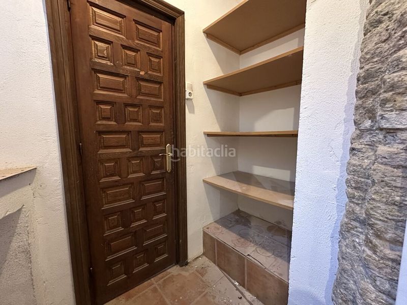 Foto 585a1df8-f56f-44ff-aafb-e8fd2e3178be. Lloguer local comercial a calle cuatro reyes 5 a Huesca