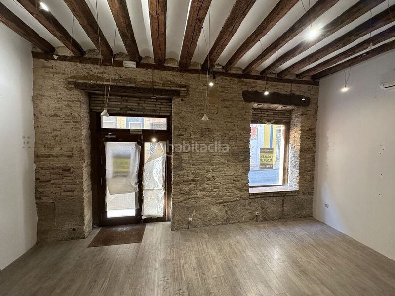 Foto b8528f35-b36c-4ff0-be56-76d2fbf64ab2. Lloguer local comercial a calle cuatro reyes 5 a Huesca