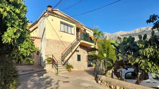 Casa adossada a Sóller. Casa con amplio terreno y magníficas vistas en sóller