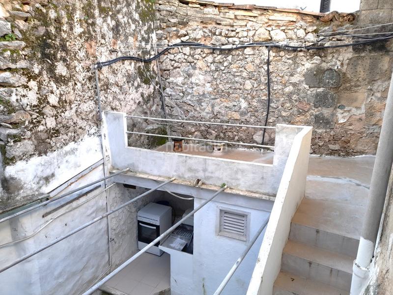 Foto d243d4fb-e99f-499c-8376-4352fcd9ee60. Casa encantadora casa de pueblo con gran potencial en Pollença
