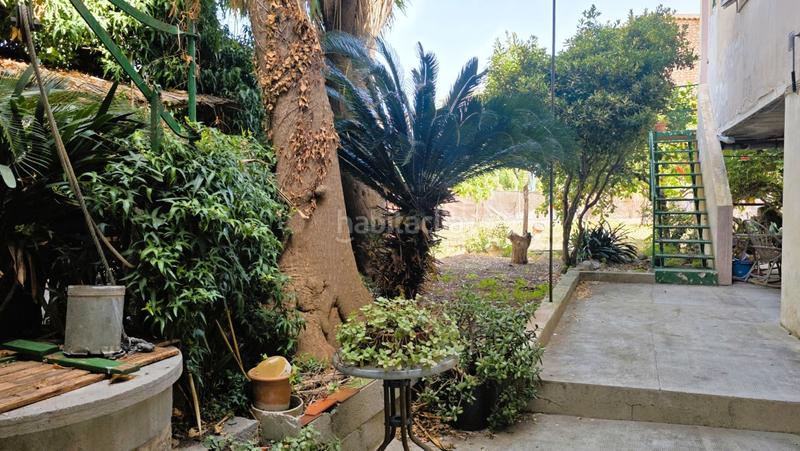 Foto a4ae9237-089c-46b2-9d4b-556fb9be9e06. Casa pareada casa con jardín en las afueras en Sóller