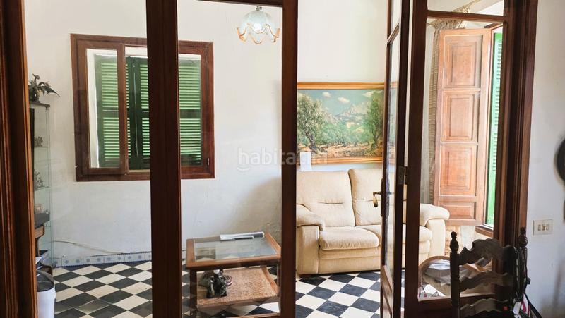 Foto f0b7efc3-8b10-4ea4-a70a-a7031f406017. Casa pareada casa con jardín en las afueras en Sóller