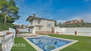 Chalet  Carrer mart. Casa independiente con piscina 