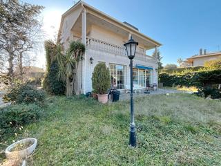 Chalet  Carrer joaquim blume. Casa independiente con jardn y piscina en venta en canovelles